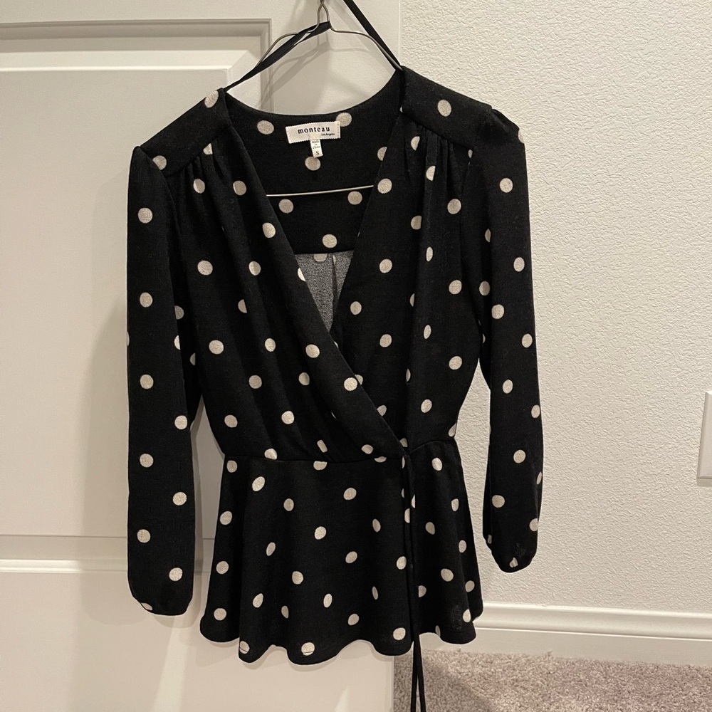 Monteau brand size small Polka dot v-neck top with tie waist.